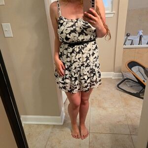 American Eagle Black and Off White floral tiered dress